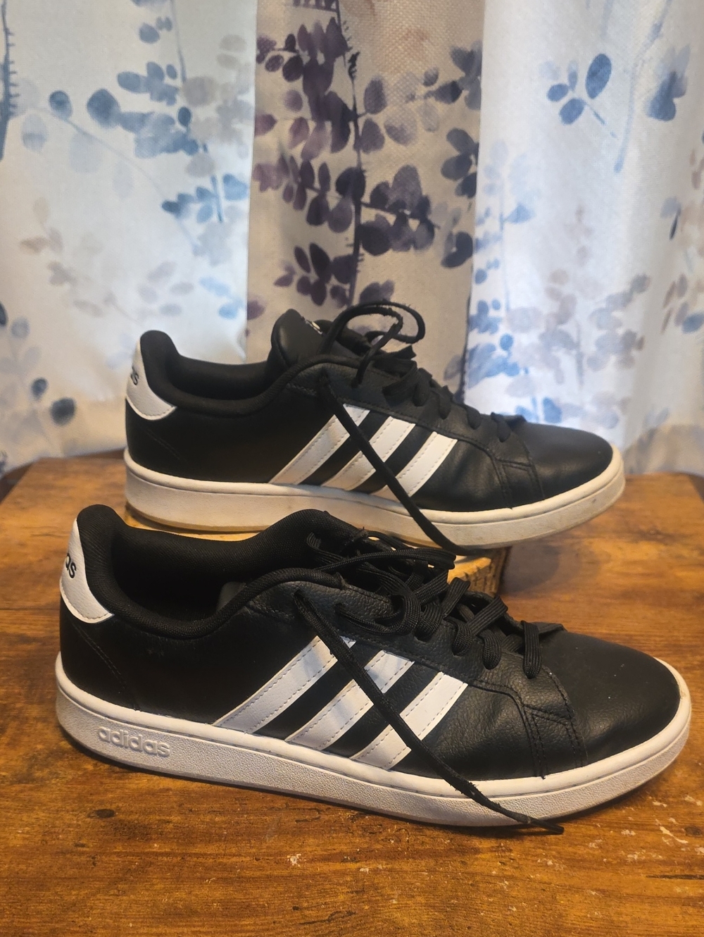 Adidas Mens Sneakers Sz 10